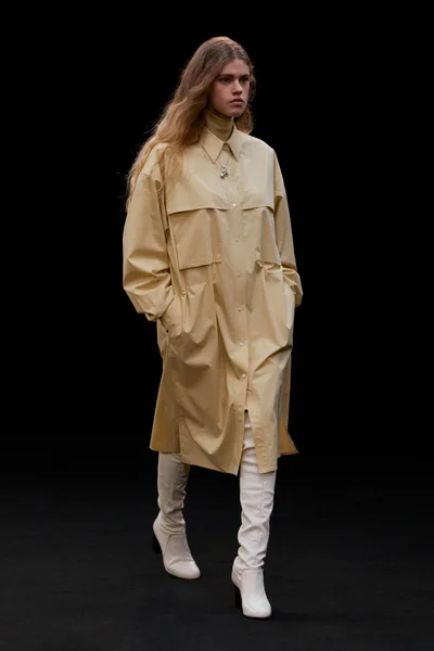 Look 32